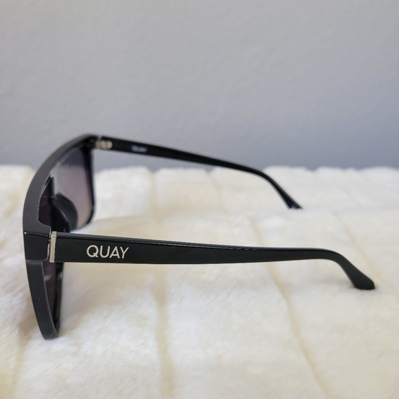 QUAY // ltd ed flat top black frames & arms flush smoke lens shield sunglasses main image 5
